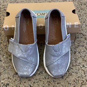 Kids toms shoes